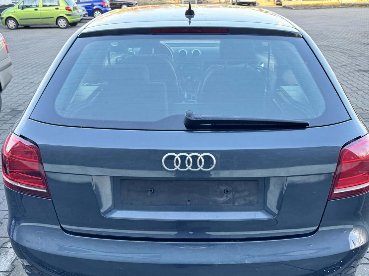 Audi A3 8P original Sto&szlig;stange Heckklappe mitt Heckscheibe LZ7H Meteorgrau 3-T&uuml;rer Bj.2011